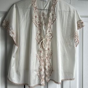 Vanity Fair Cream and Tan Floral Lace Robe